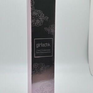 Girlactik 2-in-1 Luminous Tint Foundation